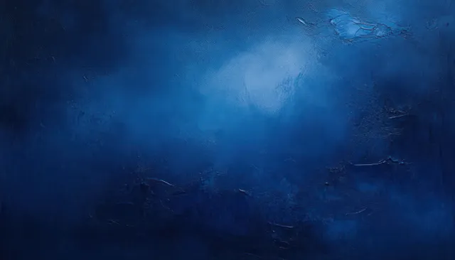 Fundo de pintura abstrata texturizada em azul-marinho com pinceladas em degradê e suaves reflexos de luz tênues.