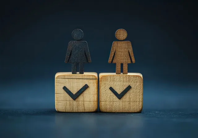 Two wooden blocks with checkmarks topped by female icons on a dark background.