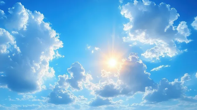 Céu azul impressionista com raios de sol intensos e nuvens brancas fofas preenchendo o enquadramento.